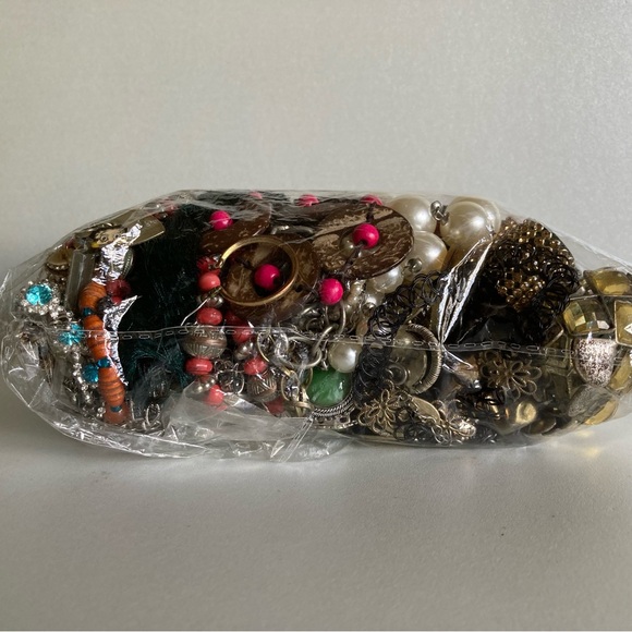 Mystery 3 lb + Fun crafters  jewelry accessories parts Lot Vintage Modern - Picture 9 of 9